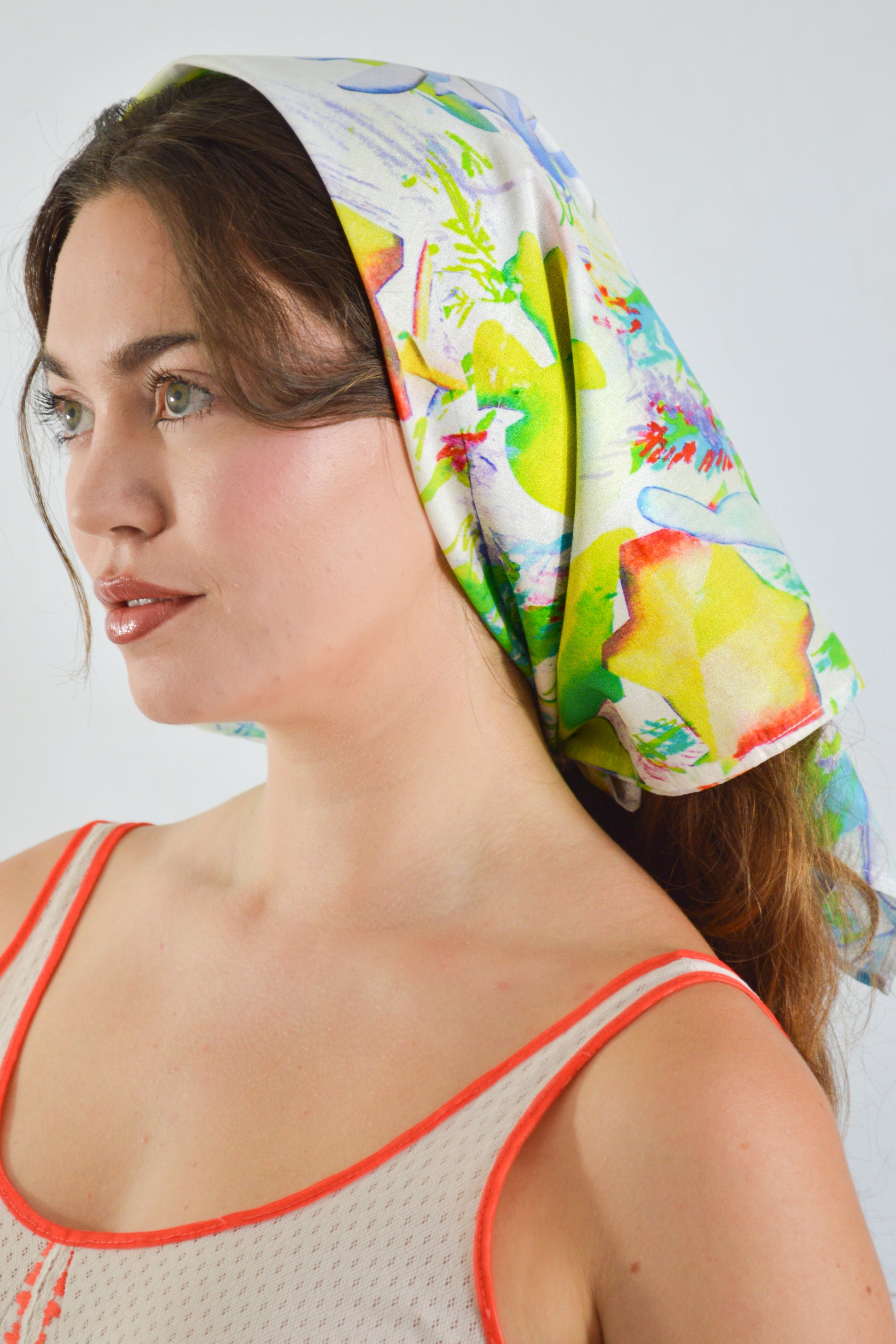 Foulard motif "artifice estival" 70x70